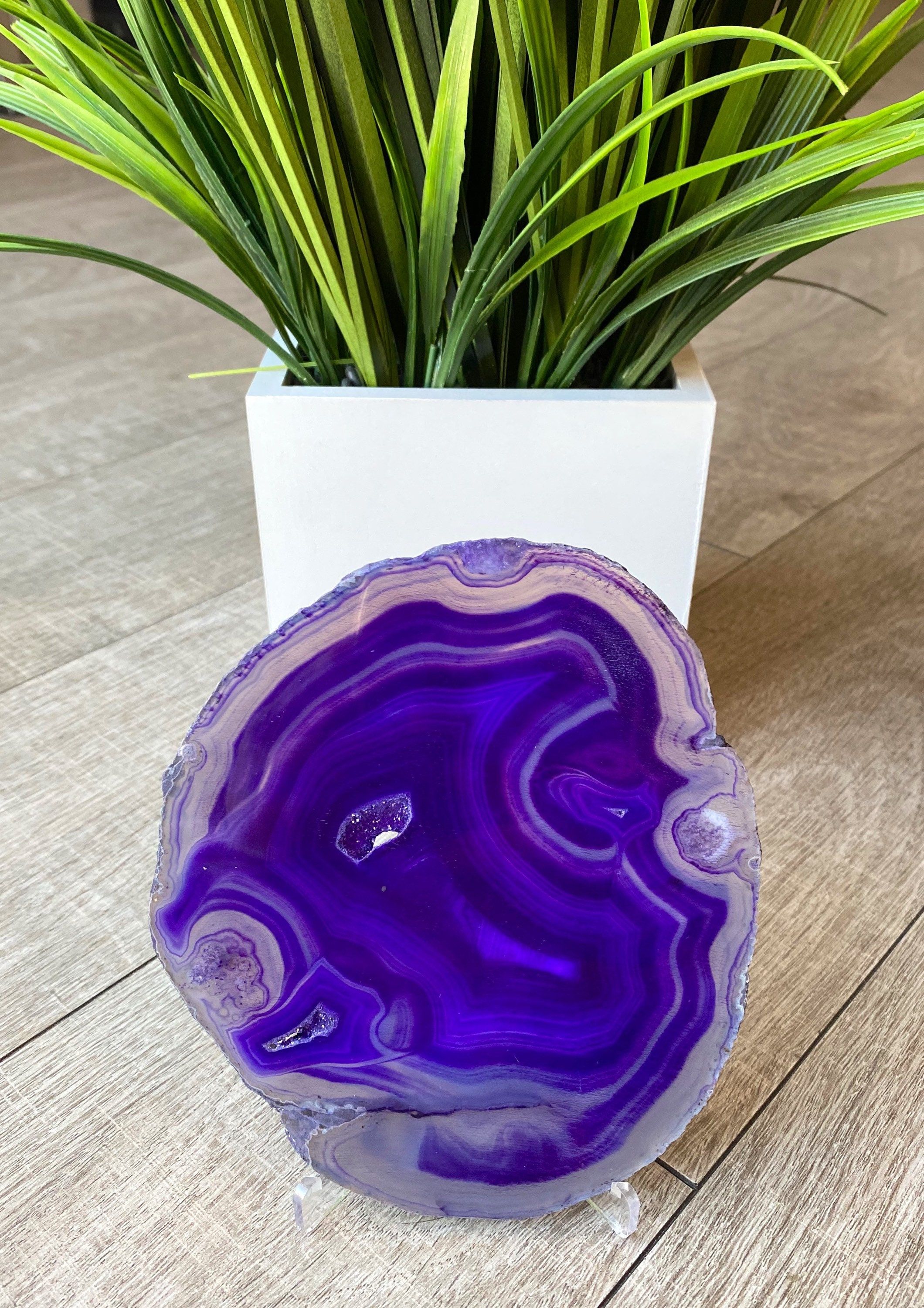 Igneous Rock, Agate Geode, Medium Purple, How To Relieve Stress, Semiprecious Stones, Different Colors, Sunlight, Slice, Damaged