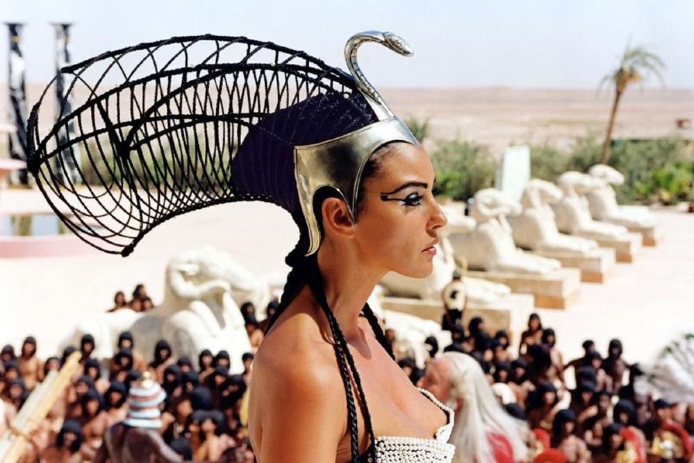 Monica Bellucci As Cleopatre In Asterix Obelix Meet Cleoptra 2002 Monica Bellucci Egyptian Beauty Cleopatra