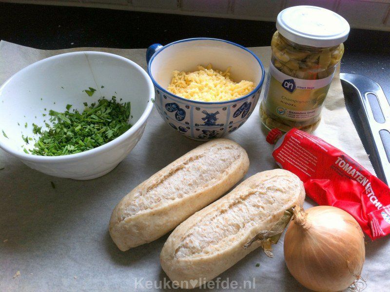 Zapiekanka - Pools snackbroodje | Keuken liefde, Voedsel ...