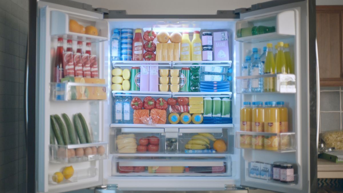 Retro Kühlschrank Otto : Trickshots und tetris mit dem hanseatic kühlschrank von otto Retro Kühlschrank Otto : Trickshots und tetris mit dem hanseatic kühlschrank von otto