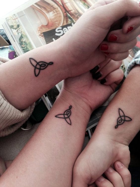 Pin De Nicole Marengo En Tattoos Tatuaje Madre E Hija Tatuaje Mama E Hija Tatuaje Mama