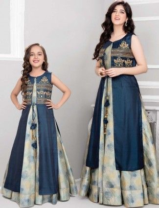 Mother daughter matching outfits - Dresses, Salwar Suit, Lehenga, Gowns, Kurtis Mom Daughter Matching Outfits, Mommy Daughter Dresses, Mother Daughters, Baby Girl Dress Design, Girls Frock Design, Kids Frocks Design, Baby Frocks Designs, Stylish Dresses For Girls, Dresses Kids Girl