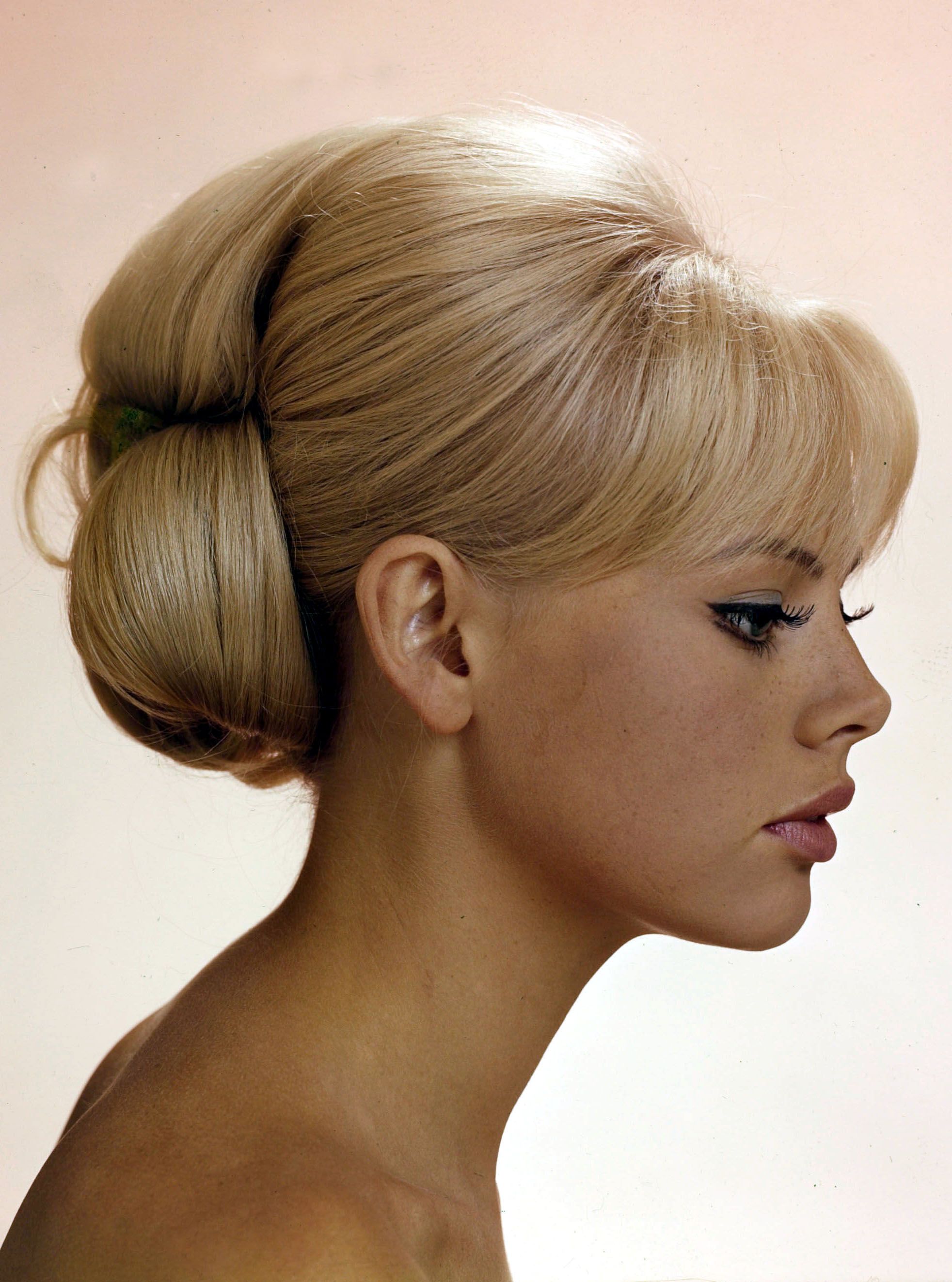 60s beehive hair | 50s-60s style. so i looked up vintage