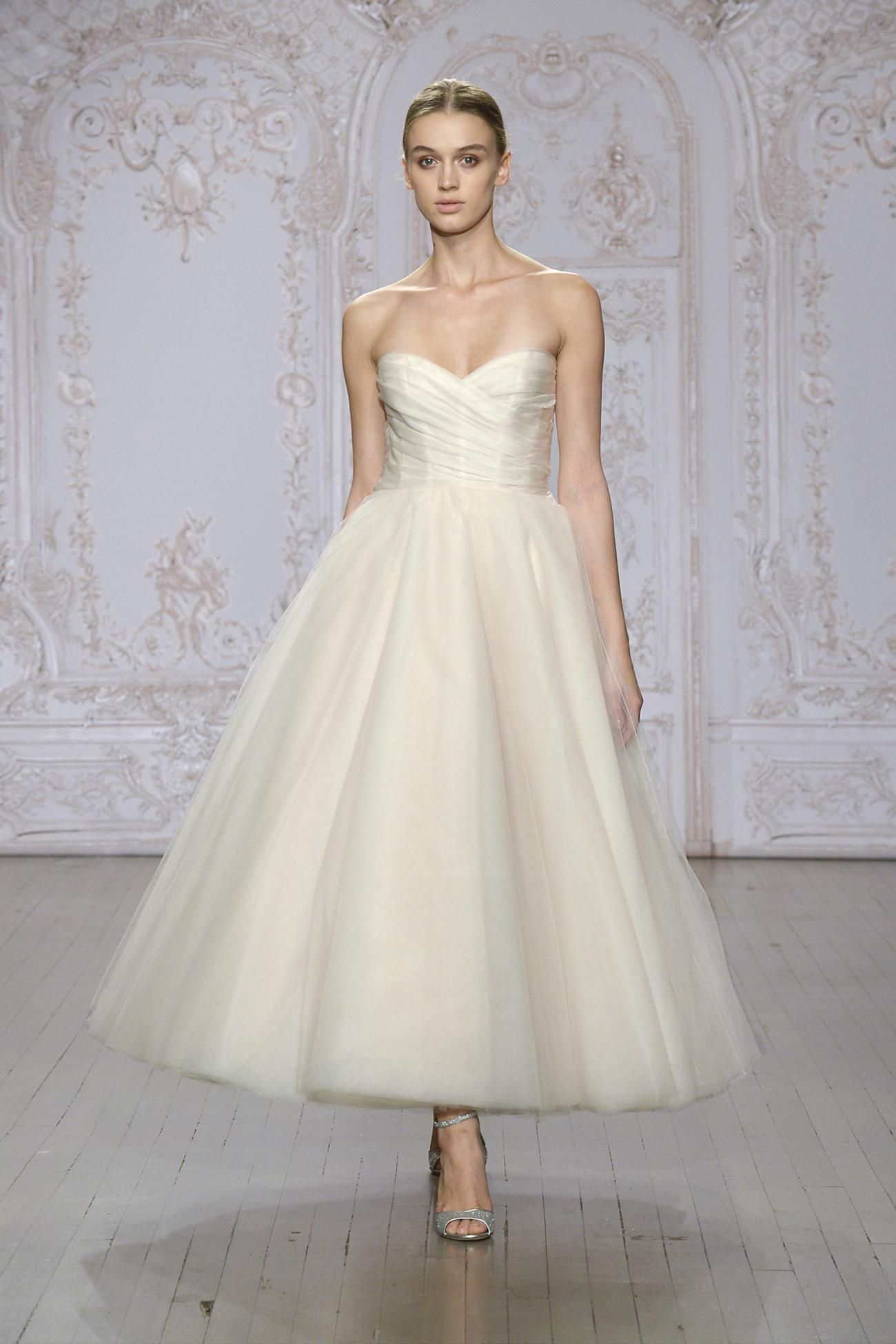 Monique Lhuillier Bridal Collection 2017 Cameo Organza Strapless Monique Lhuillier Bridal Collection 2017 Cameo Organza Strapless Waltz Length Gown With Sweetheart Neckline