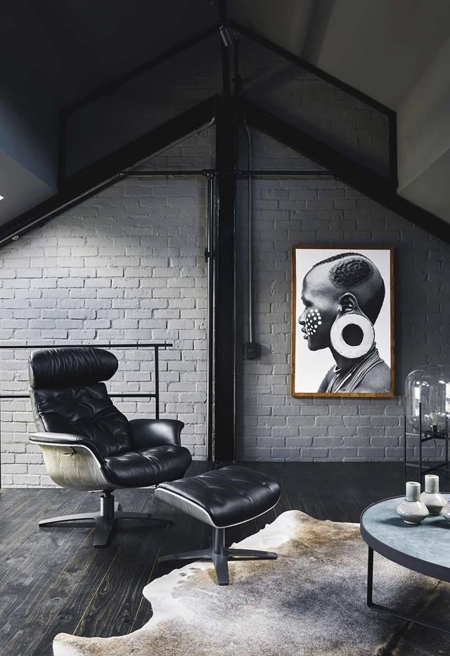 This industrial style apartment features black exposed beam ceilings paired with grey painted brick walls. The mezzanine has been transformed into a cosy reading nook. Painted Brick Interior Wall, Grey Painted Brick, Grey Brick Wall, Industrial Interior Design, Industrial House, Industrial Style, Industrial Bedroom, Retro Interior, Industrial Buildings