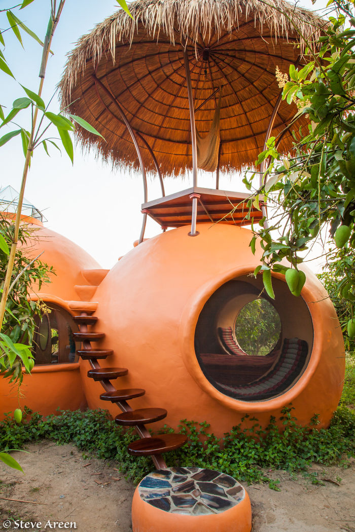 Eco-Friendly Dome Homes Built From AirCrete Are So Affordable, You Can DIY One For Up To $9,000 | Bored Panda Wohne Im Tiny House, Cob House, Organic Architecture, Architecture House, Eco Friendly House Architecture, Casas Country, Earthship Home, Eco Buildings, Home Modern