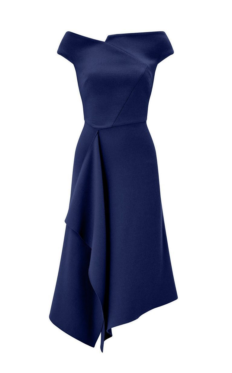 Meghan Markle trug ein schickes Marinekleid um mit jener Monarchin Tee zu trinken