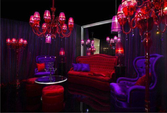 Unusual Color Combo Red And Purple Interiors Dream Home Though I M Not A Real Gothic Person Actually Love This Room