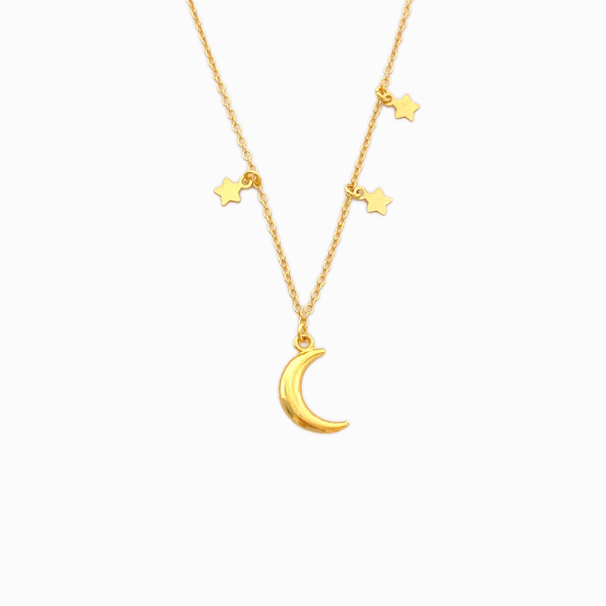 Cadena 3 estrellas con luna para mujer, delicada y femenina elaborada a mano. El dije de 3 estrellas con luna es un símbolo de poder. Nuestras cadenas están llenas de significado y amor para inspirar y empoderar. Especificaciones: Dije con baño de oro Cadena con baño de oro Herrajes con baño de oro Largo: 44 cms y 6 cms de extensor aprox. Gold Necklace, Jewelry, Products, Fashion, Amor, Gold Plating, Stars, Chains, Feminine