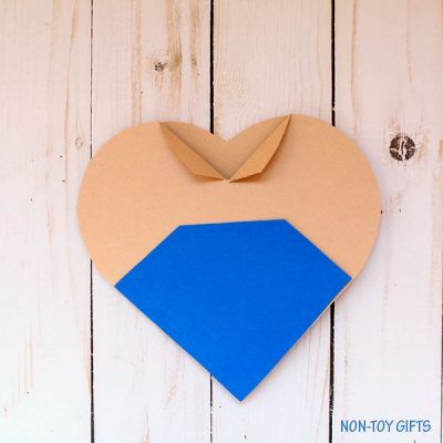 Dad craft Dad Crafts, Fathers Day Crafts, Crafts For Kids, Non Toy Gifts, Kids Class, Father's Day Diy, Heart Cards, Art Activities, Toddler Crafts