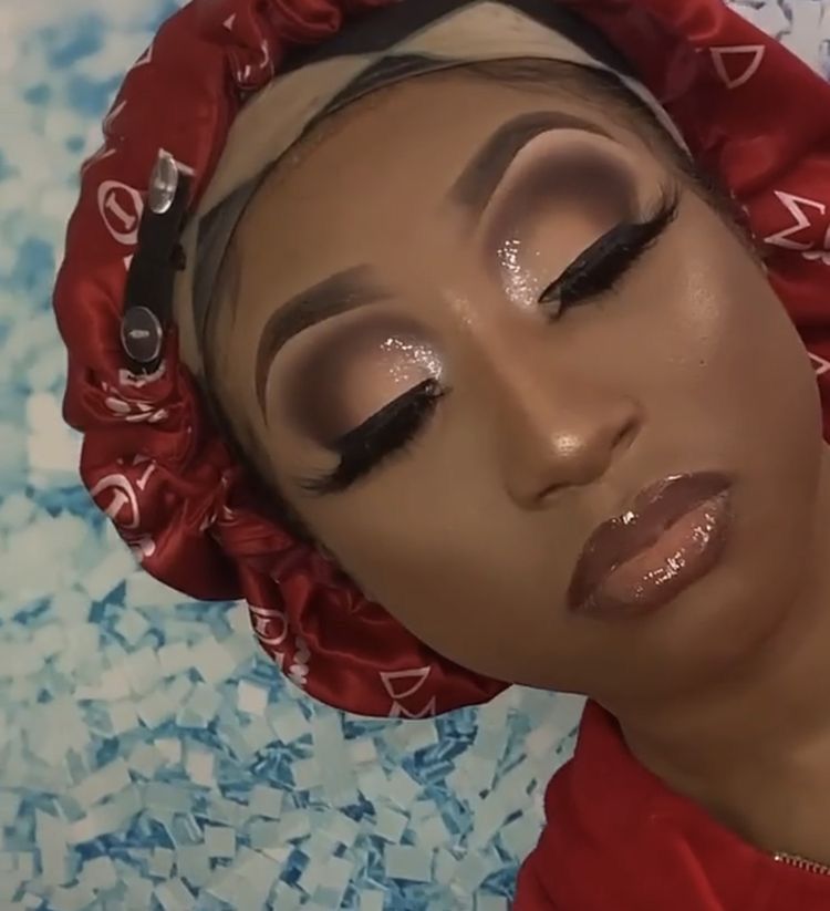 pinterest : @🧸 K J V O U G E E 🧸 like what you see? ❣️ follow for more poppin’ pins! 💫 #makeup 🍓 #makeupideas 🍼 #makeupforblackwomen 🍊 #kjvougee 💸 Dope Makeup, Glam Makeup Look, Glamour Makeup, Baddie Makeup, Glitter Makeup Looks, Makeup Eye Looks, Pretty Makeup, Makeup Eyes, Beat Face Makeup