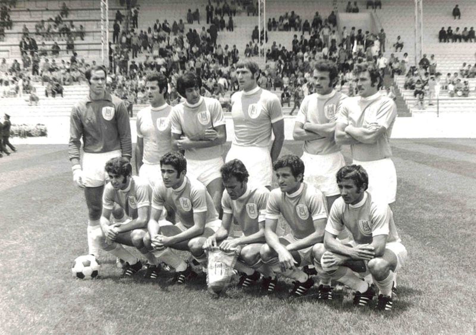 Selección de Israel, en la Copa Mundial de México 70, en el Estadio "Luis Gutiérrez Dosal" De pie (de izquierda a derecha) - Yitzhak VISSOKER , Yisha'ayahu SCHWAGER , David PRIMO, Yochanan Vollach , Zvi Rosen, Shmuel ROSENTHAL (FC Hapoel Petah Tikva) Agachados (de izquierda a derecha) - Itzhak SHUM (FC Hapoel Kfar Saba), Giora Spiegel (FC Maccabi Tel Aviv), Capitán Mordechai SPIEGLER (FC Maccabi Netanya), Yehoshua Feigenbaum (FC Hapoel Tel Aviv), Shraga BAR (FC Maccabi Netanya ) Maccabi Tel Aviv, Netanya, Best Football Team, Retro, Dolores Park, Teams, Sports, Potpourri, Sweden