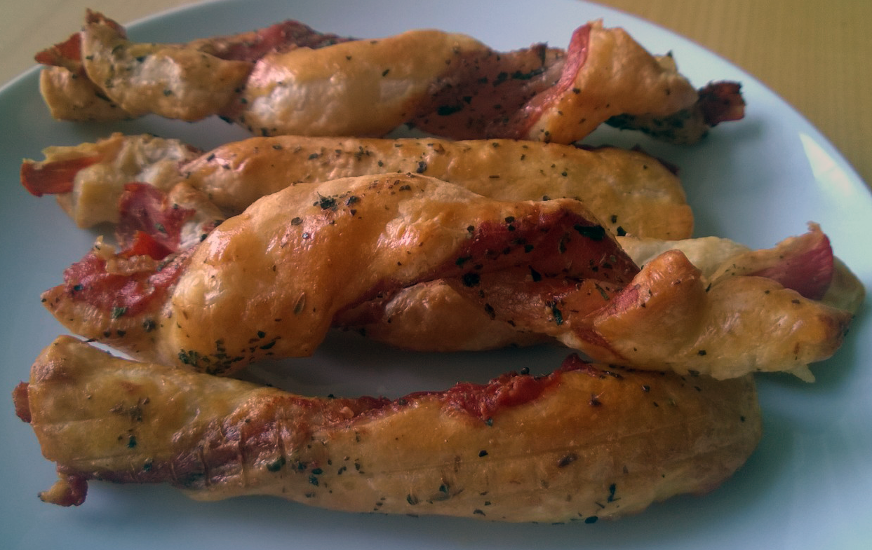 Deze lekkere parmahamsticks zijn eenvoudig te maken en ook nog eens ontzettend lekker. Een hartig hapje voor bij de borrel uit de Airfryer - http://www.airfryerweb.nl/recepten/parmahamsticks/ Philips Air Fryer, Air Fryer Recipes, Finger Foods, Tapas, Fries, Appetizers, Snacks, Chicken, Meat