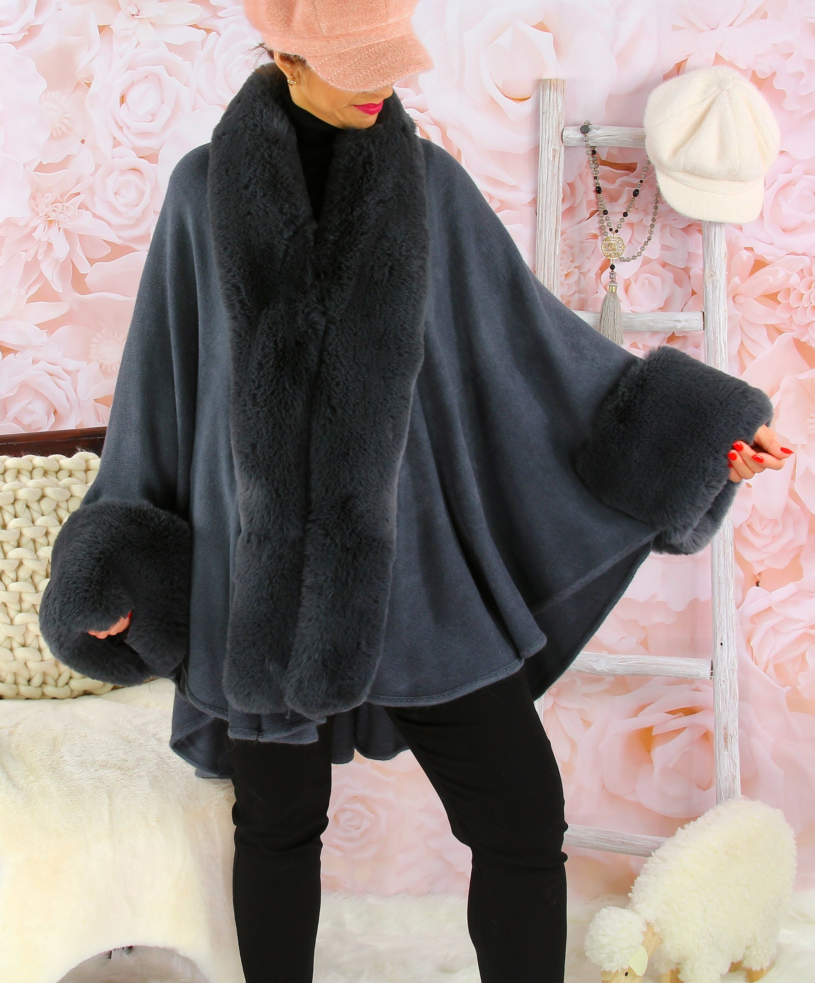 Épinglé sur Collection CharlesElie Manteau capuche bouclette grande taille gris clair VITTO
