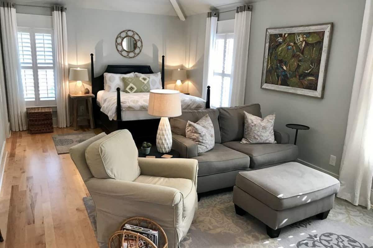 Newly Renovated Detached Garage Studio Apartment 5 Miles From Downtown! in Charleston, SC