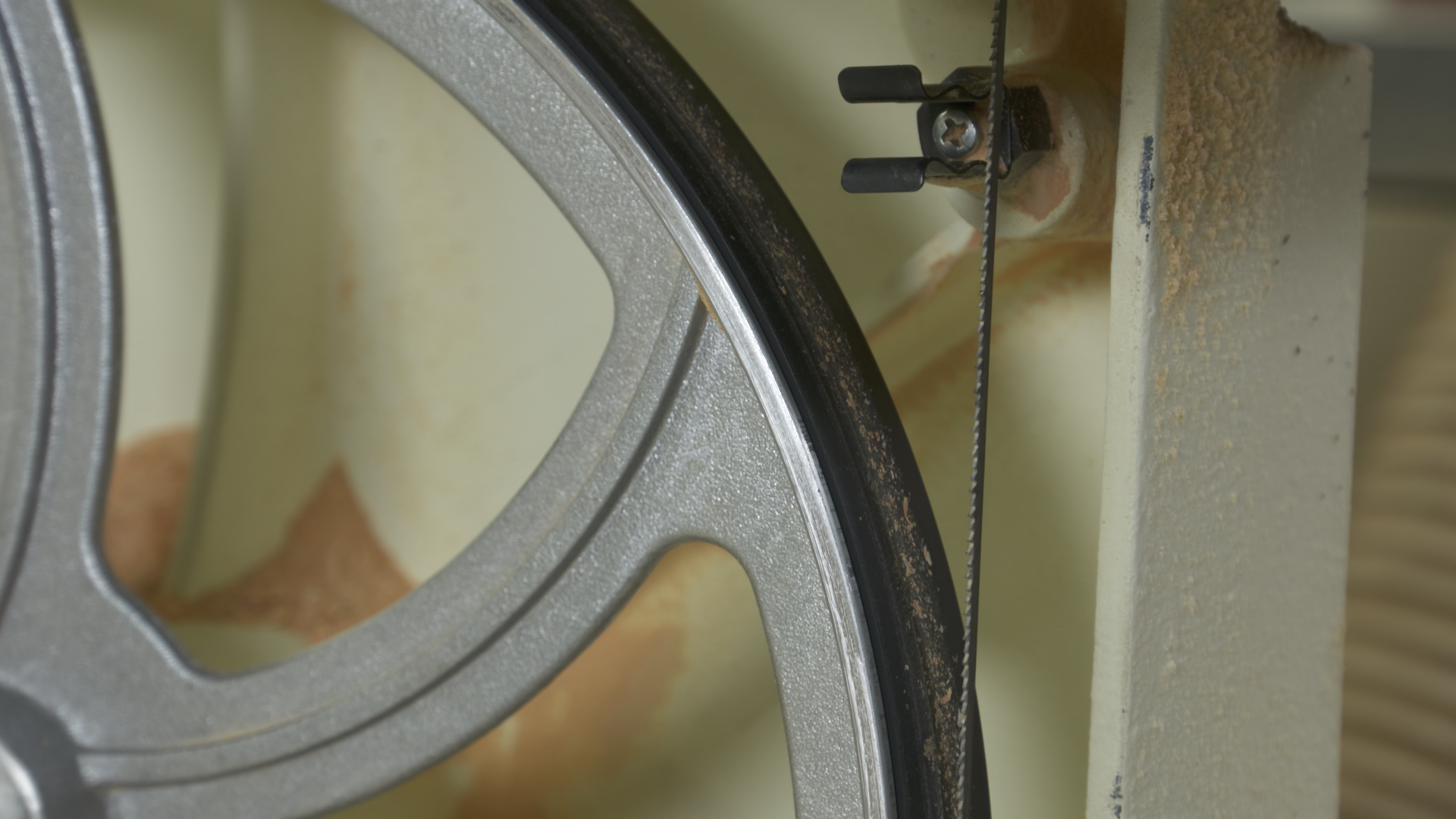 Replace Rubber Tires With Urethane Woodworking Techniques Bandsaw Woodworking Equipment