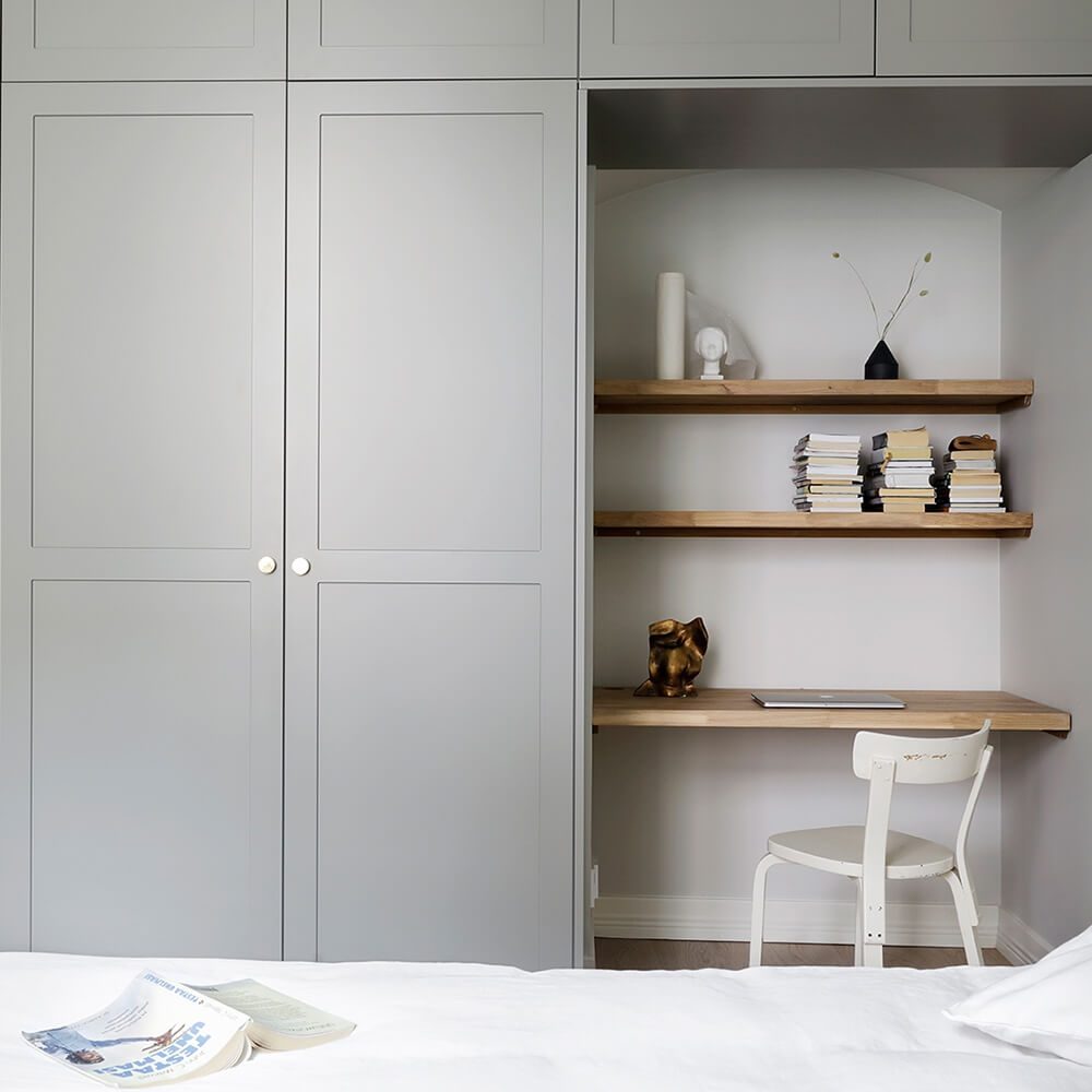 Wardrobe with A.S.Helsingö thermal grey doors and brass handles