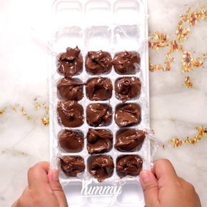 Onde Onde Nutella | Yummy - Temukan resep -resep menarik lainnya hanya di: Instagram: @Yummy.IDN Facebook: Yummy Indonesia #ondeonde #jajananpasar #indonesianfood Cooking Cake, Cooking Recipes Desserts, Food Receipes, Diy Food Recipes, Cooking And Baking, Snack Recipes, Dessert Recipes, Indonesian Desserts, Asian Desserts