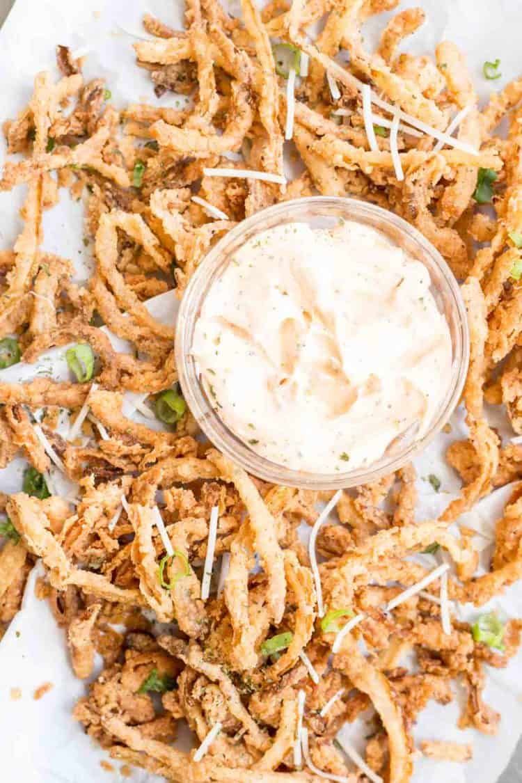 Fried Onion Straws Recipe, Crispy Fried Onions Recipe, Crispy Onions, Fries Recipe, Onion Recipes, Veggie Recipes, Homemade Recipes, Cooking Recipes, Yummy Recipes
