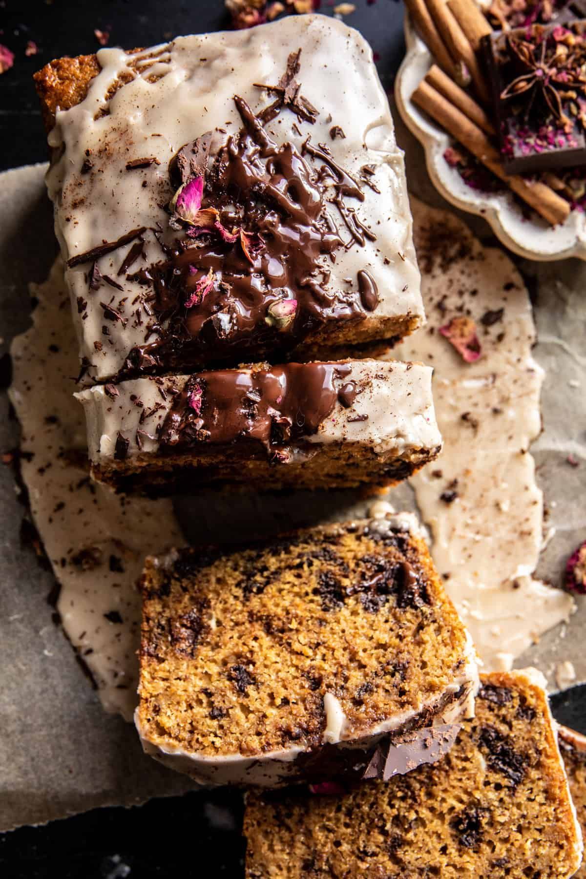 Chocolate Chip Espresso Yogurt Cake: one bowl, simple to make, a wonderful cake to enjoy anytime. Much better than the bakery! Decadent Desserts, No Bake Desserts, Just Desserts, Delicious Desserts, Healthier Desserts, Yummy Food, Half Baked Harvest Recipes, Yogurt Cake, Yoghurt
