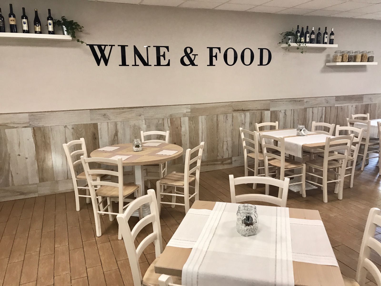 ARREDAMENTO RISTORANTE A TEMA Arredamento, Ristorante e
