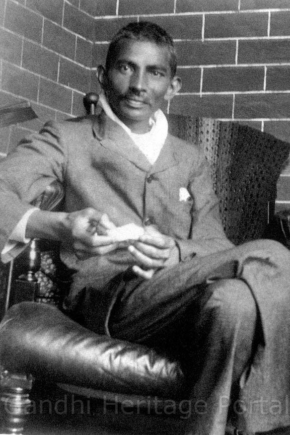 General Knowledge Book, Gernal Knowledge, Knowledge Quotes, Mahatma Gandhi Biography, Mahatma Gandhi Photos, Clockwork Princess, Indira Gandhi, Royal Family Portrait, Independence Day Background