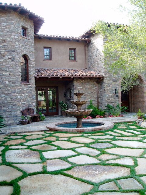 19 Brilliant Tiered Fountain Design To Enhance The Look Of Your Courtyard Tuscan Design, Tuscan Style, Stone Landscaping, Backyard Landscaping, Landscaping Ideas, Pavers Ideas, Tuscan Home Decorating, Tuscan Decor, Yard Fountain