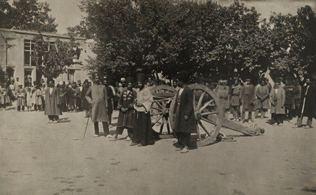 Sabia que pessoas costumavam ser executadas por tiro de canhão? Persia, Haunting, 1920s, Illustration, Public, Street View, Stock Photos, Thief, Views
