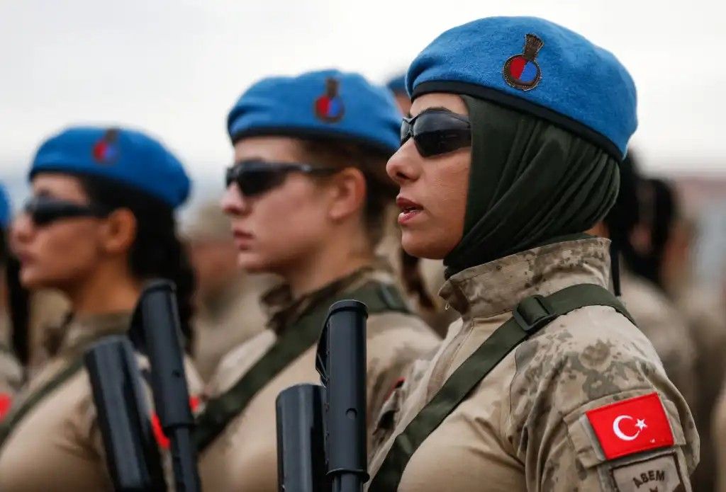 Yemin Toreninde Kadin Askerlerden Nefes Kesen Gosteri Askeri Savascilar Askeriye