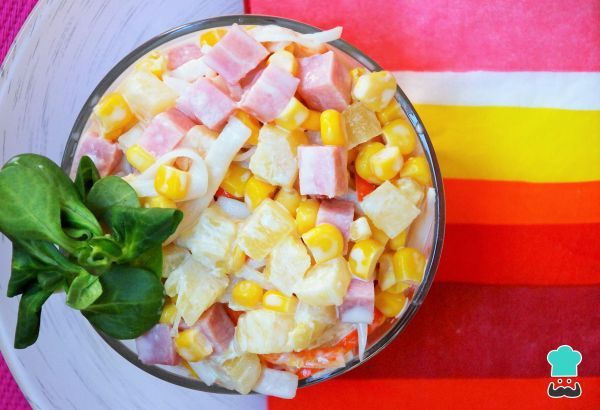 Receita de Salada tropical refrescante Salad Recipes, Vegan Recipes, Cooking Recipes, Good Food, Yummy Food, Healthy Kitchen, Salad Bar, Delicious Salads, Cookery