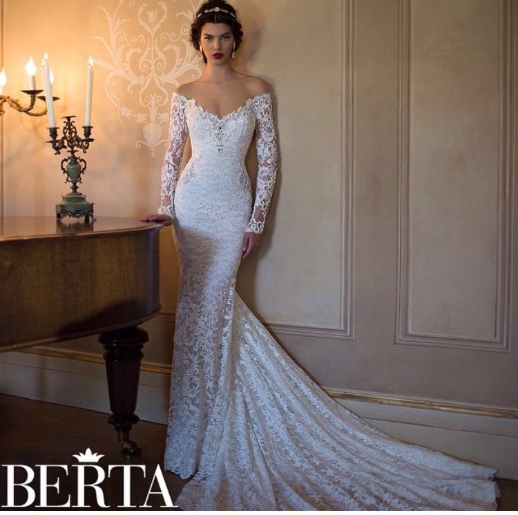 Pin by Leslie Barrera on Wedding Dresses | Wedding dresses tight fitted