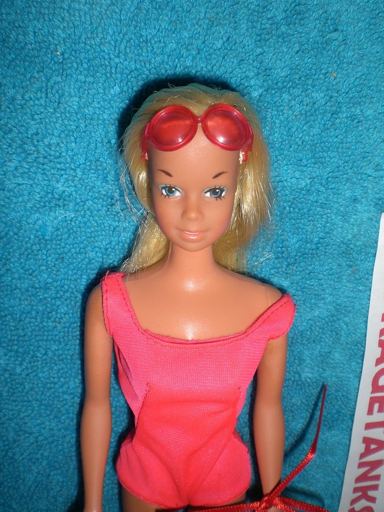 VINTAGE 1975 MALIBU TNT BARBIE W/RED ATTACHED SUNGLASSES EURO VERSION