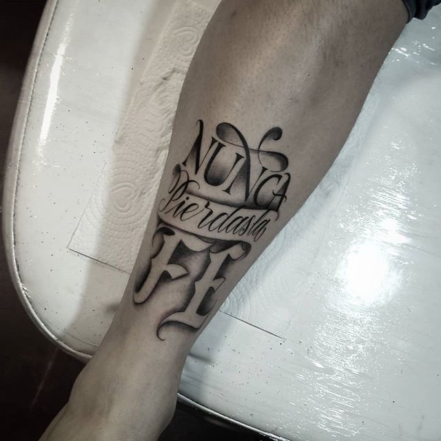 Tattoo Lettering, Tattoo Art, Tattoo Perna, Everton, Salve, Chicano, Cool Tattoos, Tattoo Ideas, Artwork