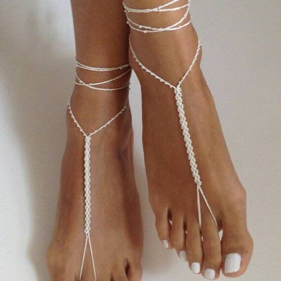 Feet jewelry, crochet ivory barefoot sandals, wedding jewelry, beige bridal acc...