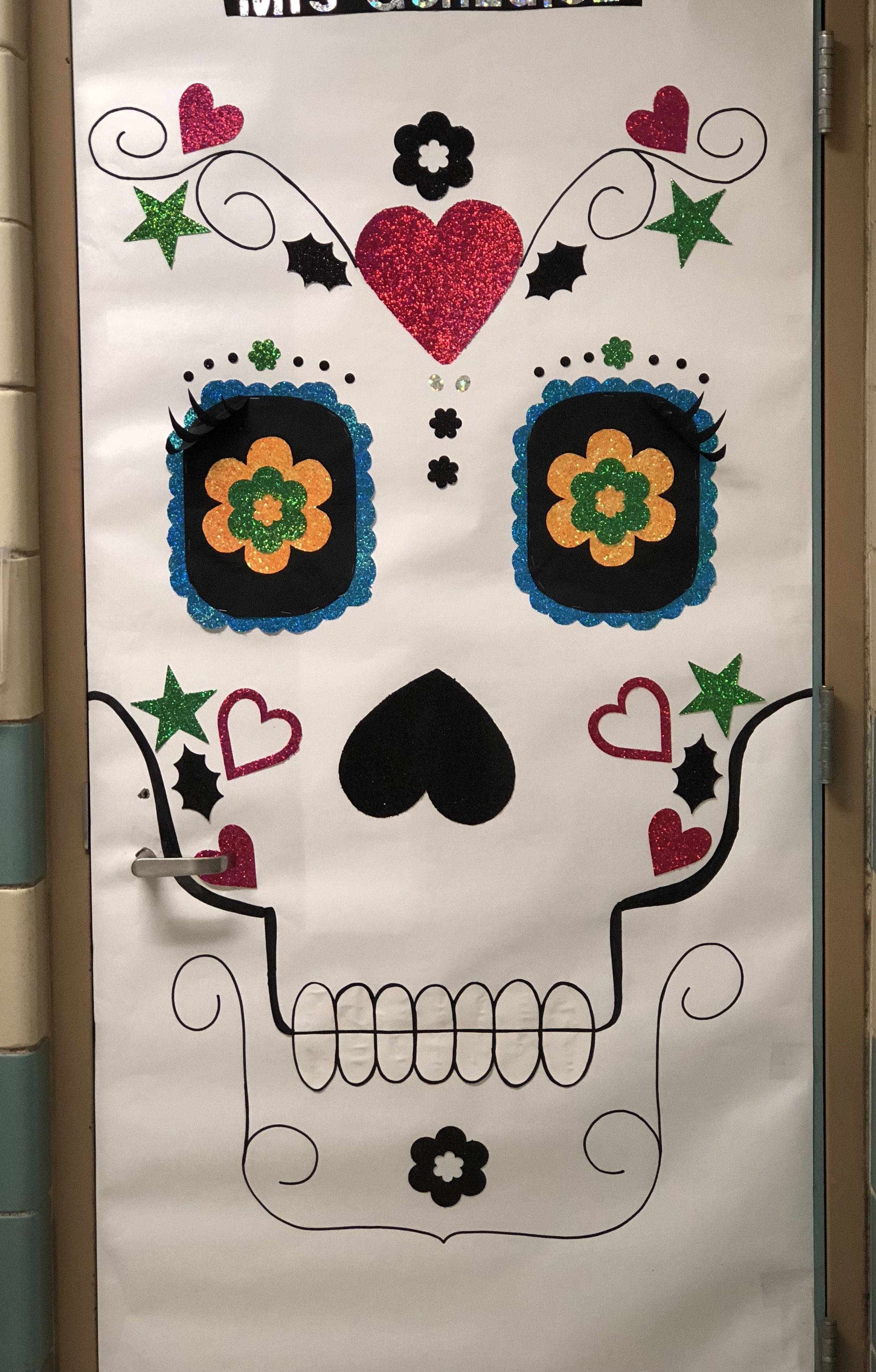 Sugar skull door Decoracion dia de muertos, Fiesta de los muertos