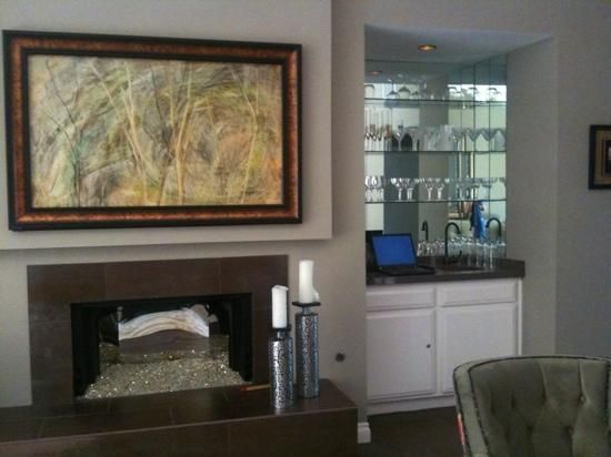 Tv Behind Art Above Fireplace And Wet Bar Picture Of Sundance Tv Behind Art Above Fireplace And Wet Bar Picture Of Sundance