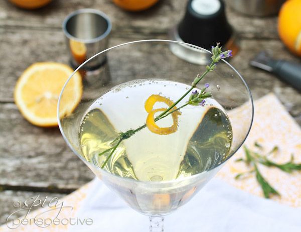 Lavender Meyer Lemon Tom Collins Cocktail. Lavendar simple syrup, Meyer lemon juice , gin, club soda. Gin Cocktails, Cocktail Drinks, Cocktail Hour, Lemon Cocktail, Cocktail Ideas, Tom Collins Cocktail Recipes, Collins Recipe, Meyer Lemon Recipes, Mint Julep Recipe