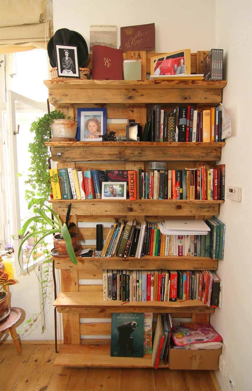 Pallets As The Only Base For Your Apartment Decoration