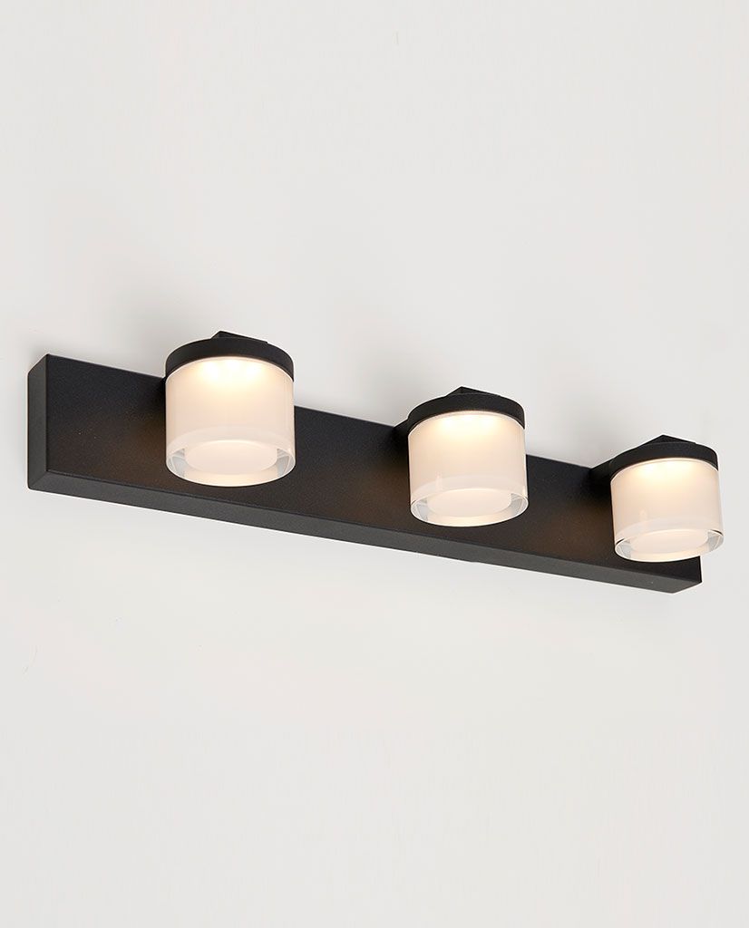 32 Best Baderomslamper images in 2020 | Bathroom lighting Væglampe med behagelig belysning og stilrent design