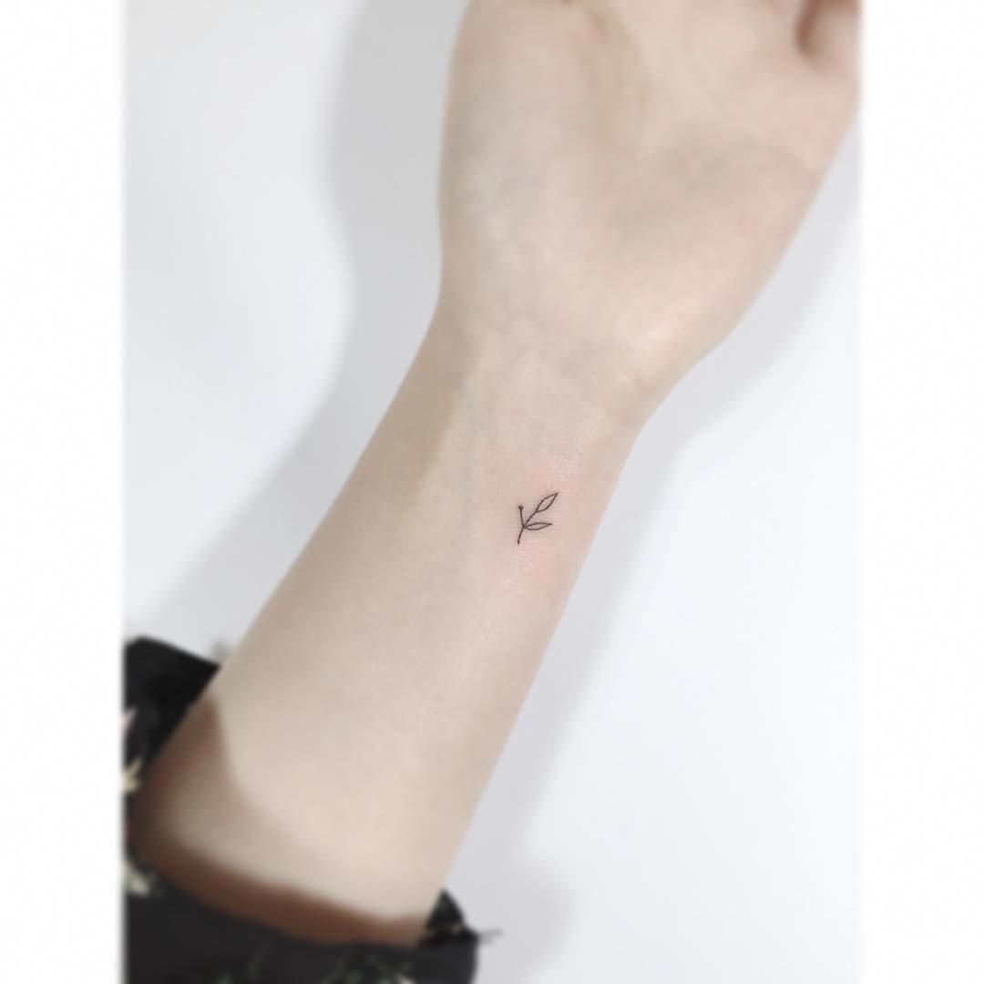 Flower Wrist Tattoo Minimalist Tattoo Small Tattoos Flower Wrist Tattoos
