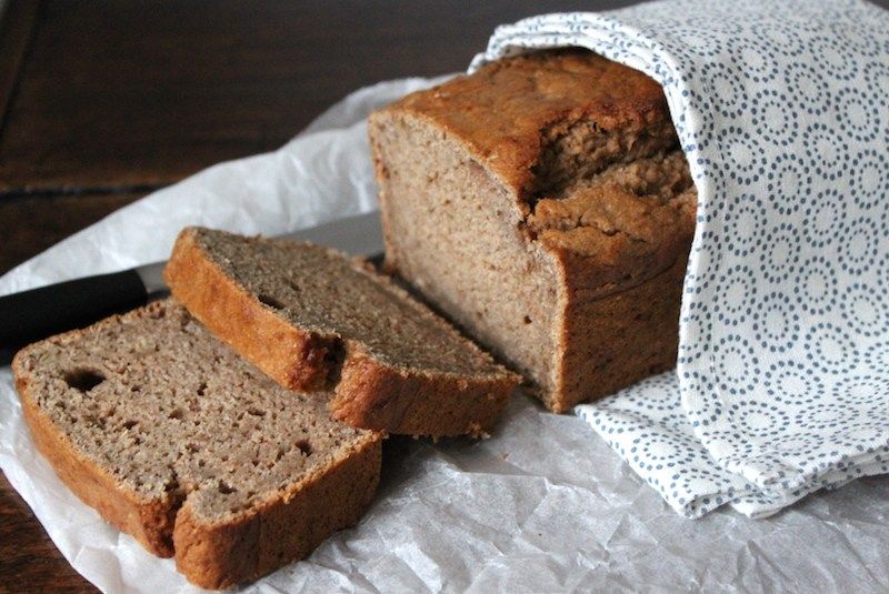 Brr, wat is het koud buiten! Is de winter nu toch echt begonnen? Ik weet een ding zeker: dit koude weer veranderd mij in een huismus (nog meer dan ik normaal al ben). Ik stap net binnen na een fiet… A Food, Good Food, Yummy Food, Delicious, Cake Recipes, Dessert Recipes, Desserts, Muffin Cake, Sweet Breakfast
