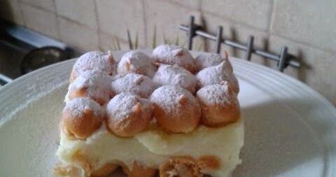 To jest hit wszech czasów! I najlepsze, że chyba mało kto na ten pomysł wpadł a jest tak banalny i daje w efekcie prawdziwą karpatkę.. przep... Custard Slice, Waffles, Pancakes, Polish Recipes, Dessert Recipes, Desserts, Pavlova, Food And Drink, Pudding