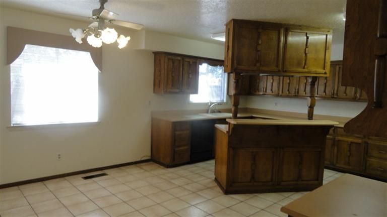 Beautiful Kitchen At 4903 Deborah Ave In Albuquerque New Mexico House For Sale Beautiful Kitchens Mexico House Kitchen