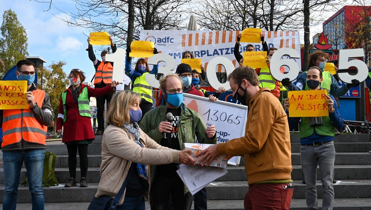 Viele Unterschriften Machen Den Verkehrssenator Bestimmt Froh Verkehr Hamburg Stadtleben
