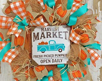 Scarecrow Wreath Tutorial, scarecrow wreath DIY, how to make a decomesh wreath, how to make a scarec #scarecrowwreath