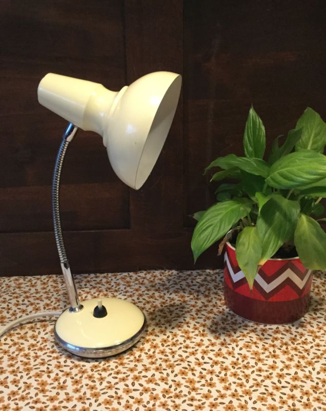 Jaren 50 bureaulampje | Leeslamp, Verlichting, Fotolijstjes
