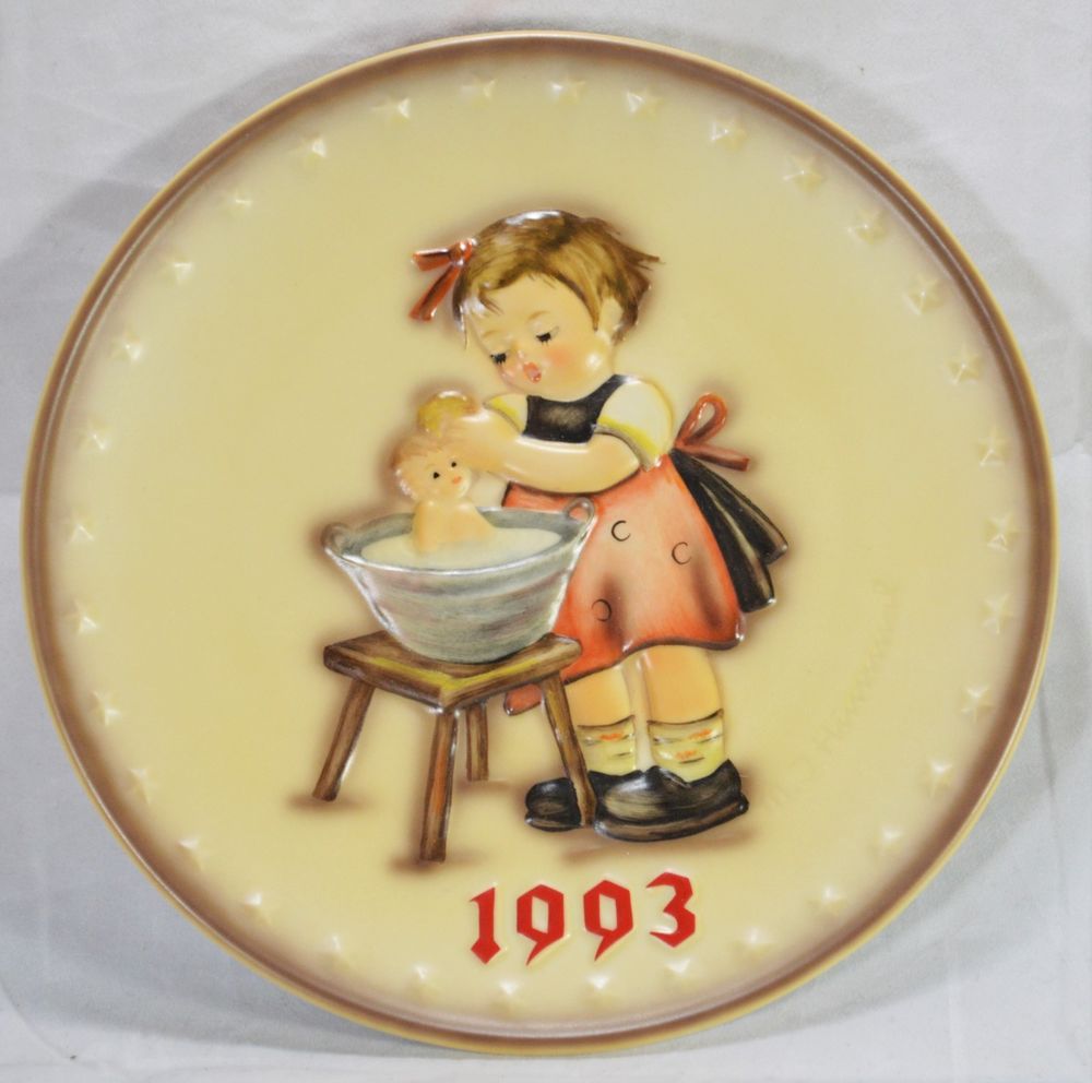 Hummel annual plate 1993 doll bath 289 hand painted germany no box