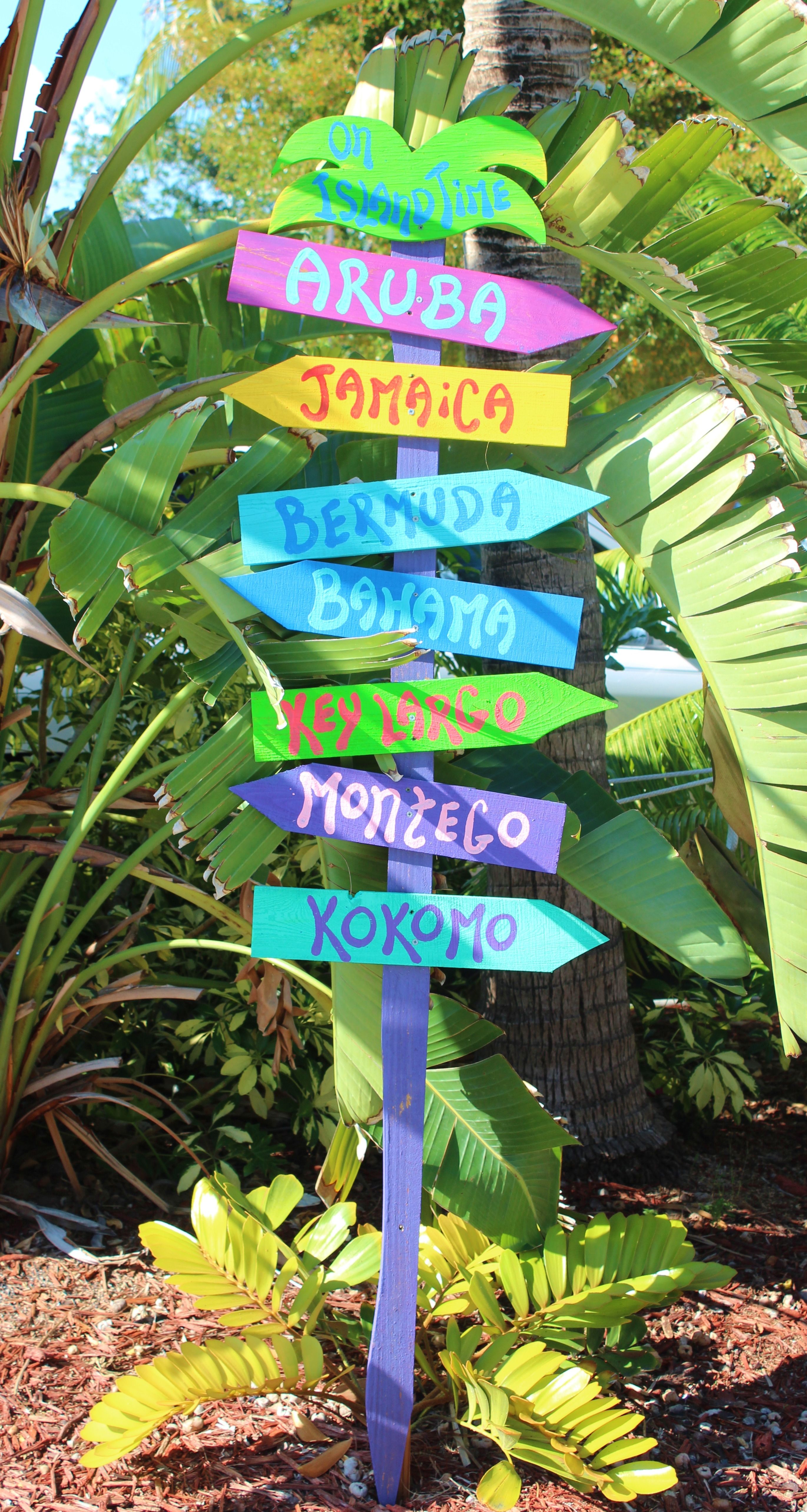 Must Do Dining: Parrot Key Caribbean Grill, Fort Myers Beach, FL.--Aruba, Bahama, come on, pretty mama, why don't we go down to Kokomo, we'll get there fast, and take it slow, way down in Kokomo!! (Beach Boys song!!) Beach Girl Aesthetic, Summer Aesthetic, Summer Wallpaper, Iphone Wallpaper, Summer Feeling, Summer Vibes, Summer Pictures, Cute Pictures, Coconut Dream