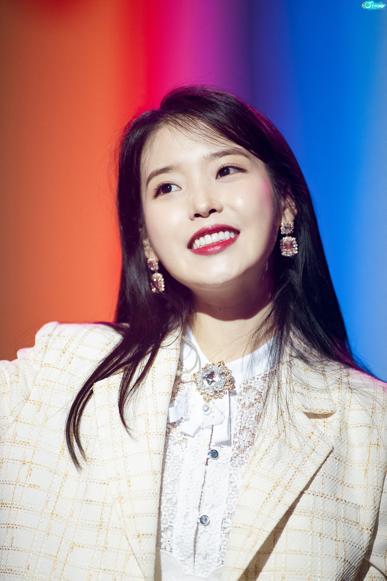 iu lee ji eun 190302 ghana fanmeeting looks roupas iu lee ji eun 190302 ghana fanmeeting looks roupas