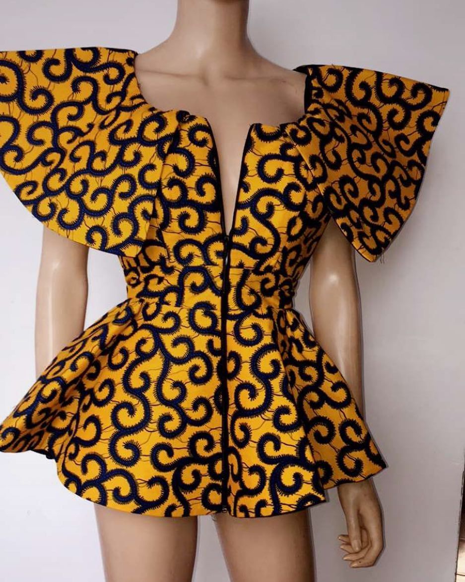 Ankara tops with peplum shape give a figure that blends through all the curves of your body. It fits all body sizes extremely well, and are outstanding and spectacular. They… African Fashion Ankara, Latest African Fashion Dresses, African Print Fashion, African Wear, African Attire, African Print Peplum Top, Ankara Peplum Tops, African Print Dresses, African Dress
